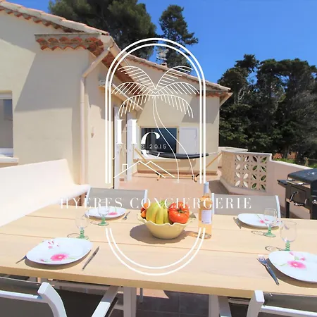 Plage Des Oursinieres Pieds Dans L'eau Plage-parking-wifi By Hc